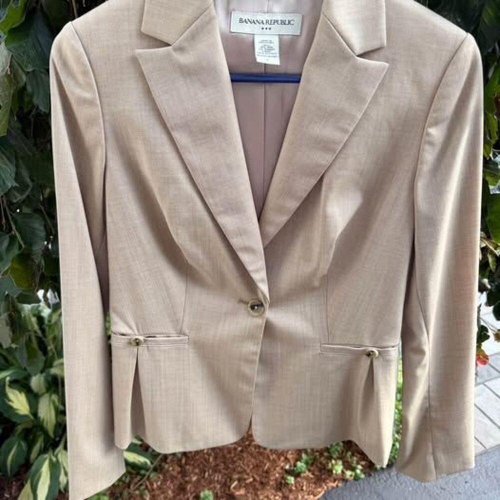 Banana Republic Wool Blend Tailored Blazer – Excellent like New Size 0